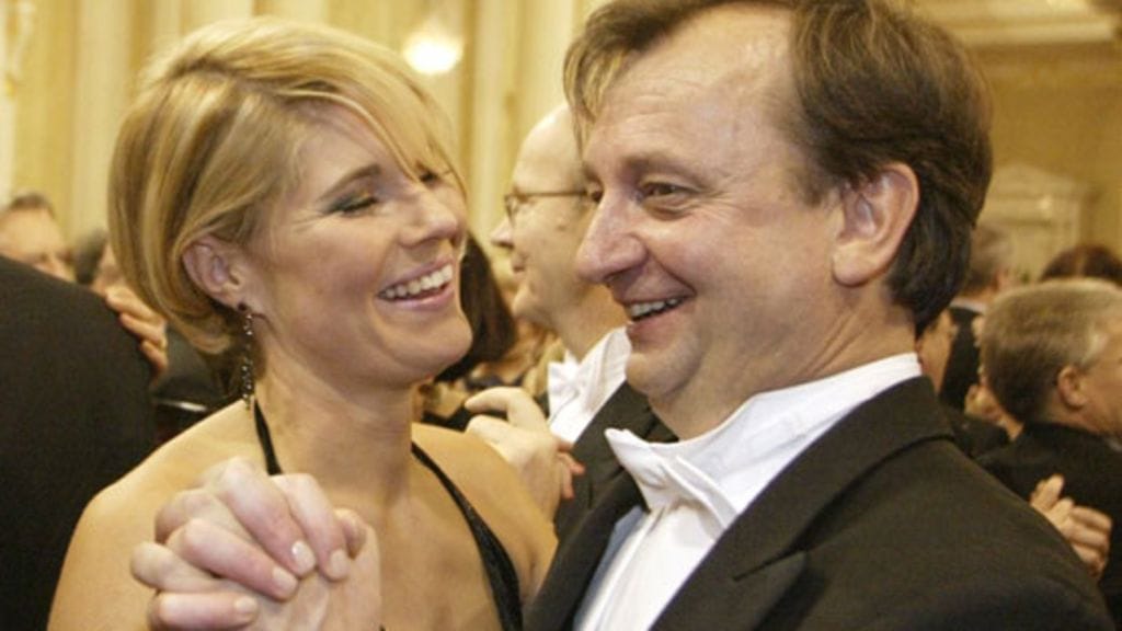 Merikukka Forsius ja Hjallis Harkimo Linnan juhlissa vuonna 2003. (Kuva: Jussi Nukari/Lehtikuva)