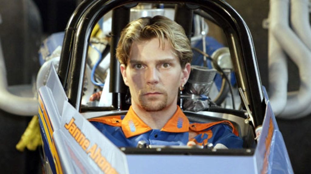 Janne Ahonen autonratissa. (Kuva: Jussi Nukari/Lehtikuva)