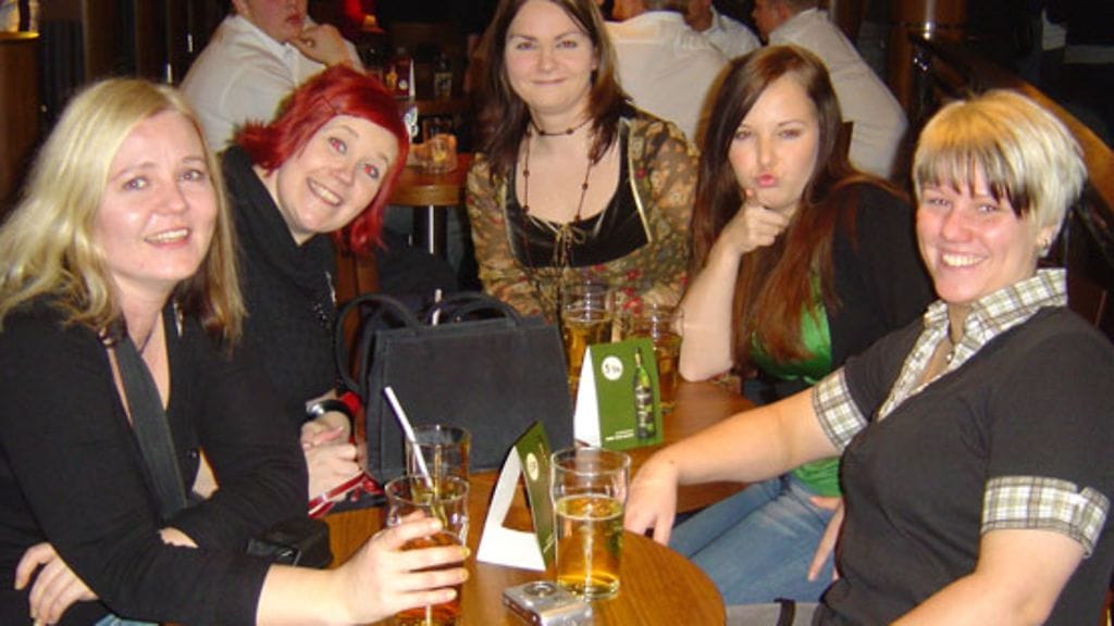 Maajussille morsian -ohjelmasta tutut Elina Saastamoinen, Hanna-Kaisa Lähde, Päivi Sorsa, Sanna Nerola, Kati Nevala ja Maija Halme risteilyllä.