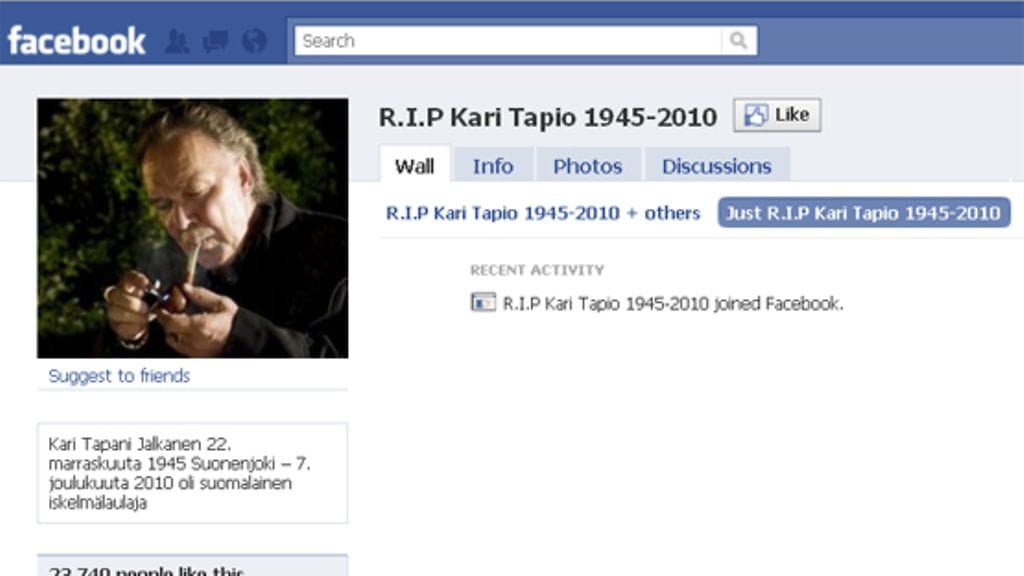 Kari Tapion muistoa kunnioitetaan Facebookissa.