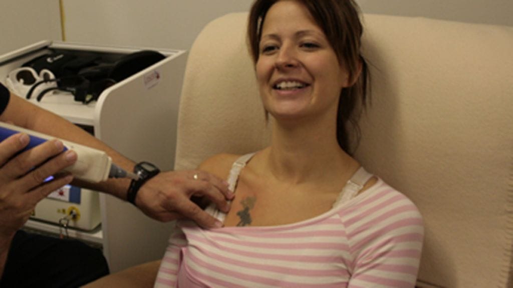 Johanna Rönnberg poistatti tatuoinnin.