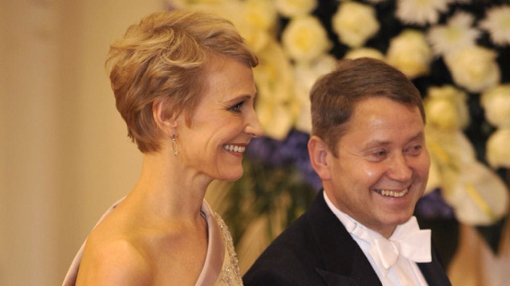 Kansanedustaja Leena Harkimo ja miesystävä Timo Kousa Linnan juhlissa vuonna 2009.