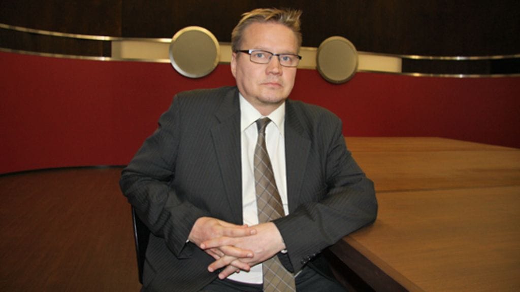 Diilistä pudonnut Jukka lyttää Hjalliksen tehtävät. Kuva: MTV Oy.