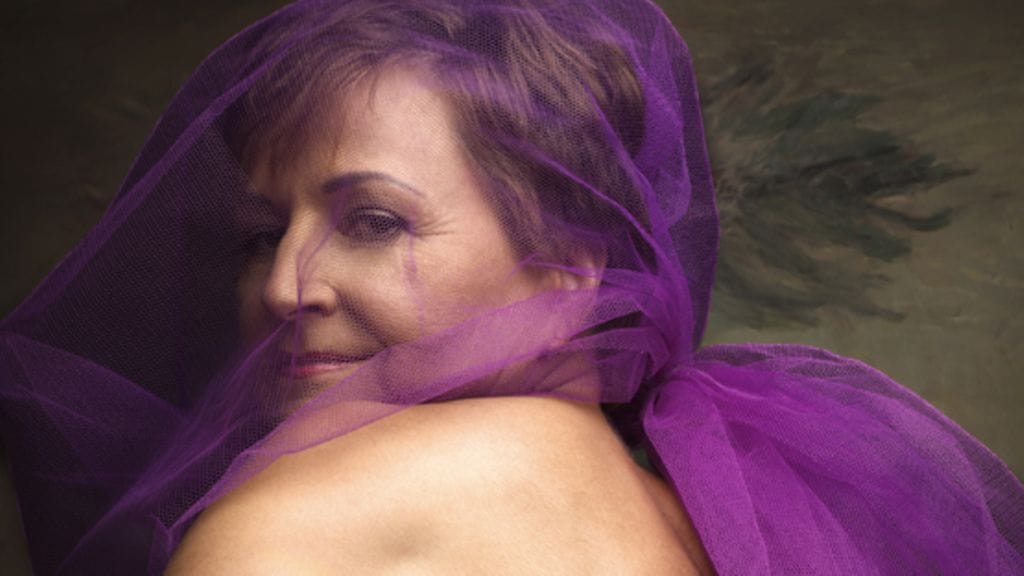 Anneli Jäätteenmäki Samsungin Roosa nauha-kampanjanssa (Kuva: Kira Gluschkoff)