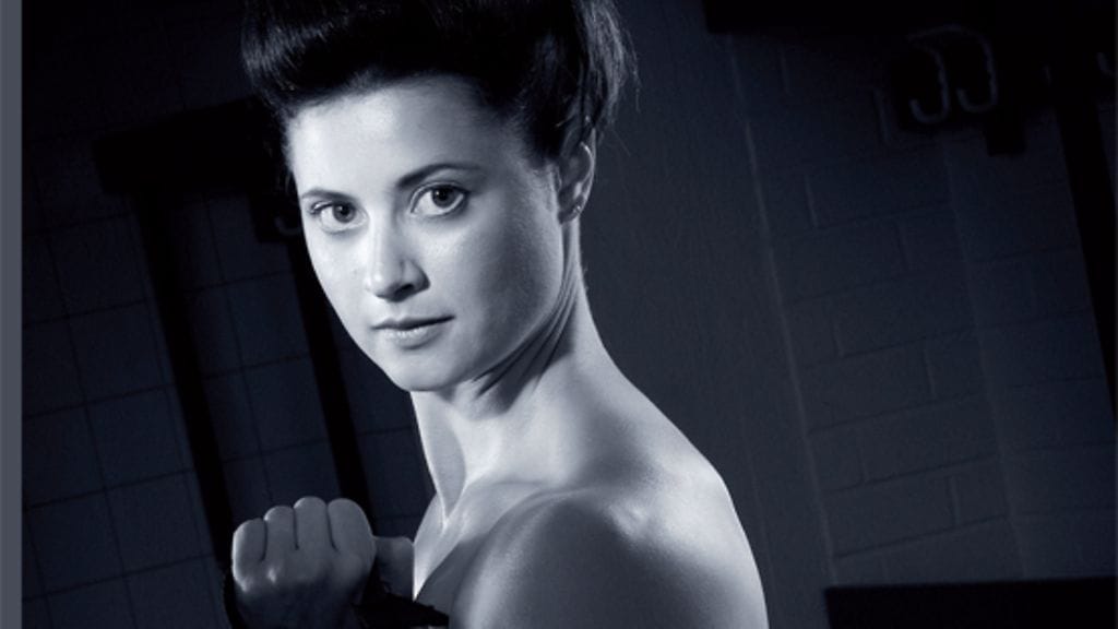 JYPin naisten kalenterin kansiuvatyttönä on 23-vuotias Jenni Hiirikoski. (Kuva: Tiina Puputti)