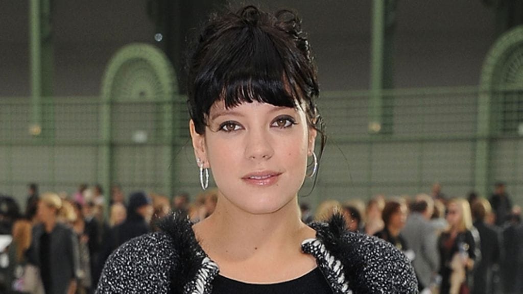 Laulaja Lily Allen kiidätettiin sairaalaan vakavan verenmyrkytyksen takia.