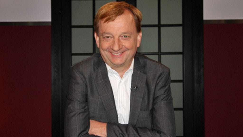 Hjallis Harkimo palaa ruutuun.