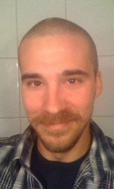 Aleksi Valavuoren Movember-viikset.