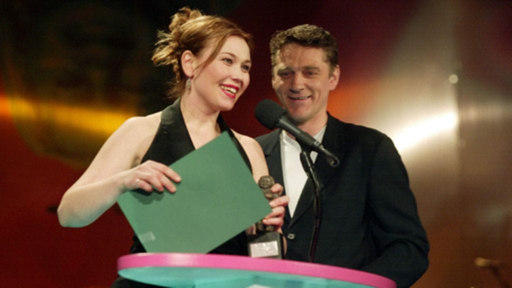 Näyttelijät Outi Mäenpää ja Ville Virtanen.