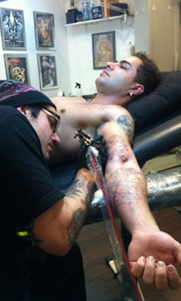 Pezhman Ahmadi kuva tatuoi argentiinalainen Leon.