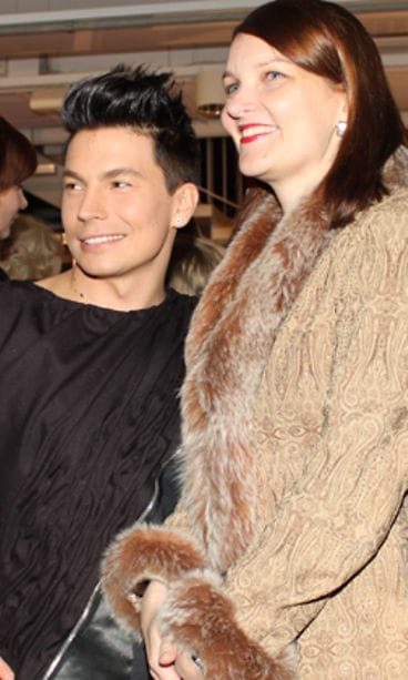 Pääministeri Mari Kiviniemi poseerasi Emma-gaalassa yhdessä Antti Tuiskun kanssa.