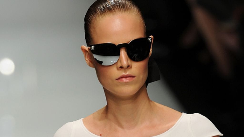 Suvi Koponen mukana Versacen näytöksessä Milanon muotiviikoilla syksyllä 2010.