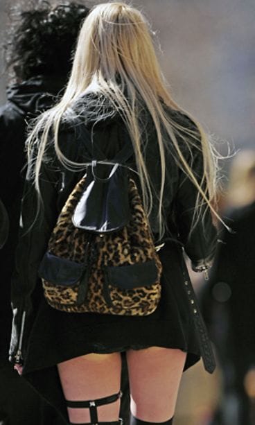 Taylor Momsen vilautti peppuaan.