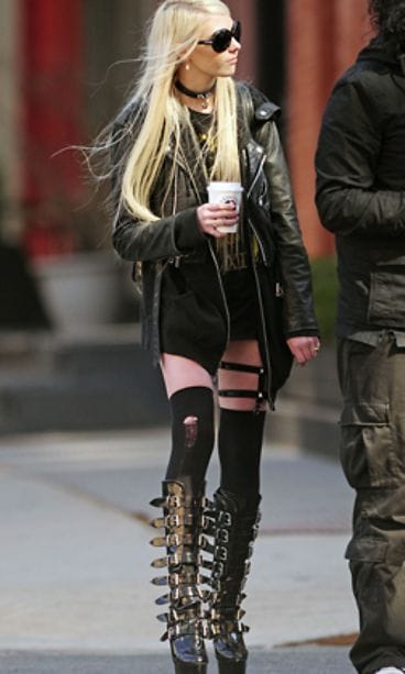 Taylor Momsenin arkiasu.