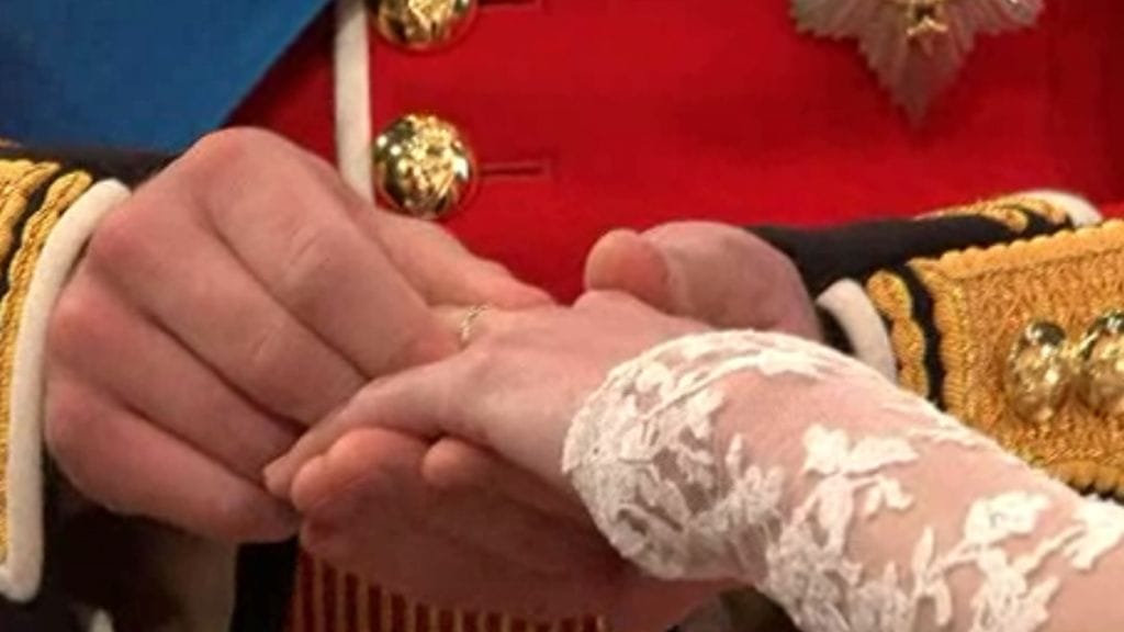 Kate Middletonin vihkisormus.
