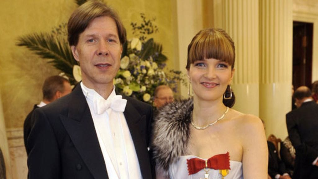 Pääministeri Mari Kiviniemellä ja aviomies Juha Louhivuorella on huikea ero tuloissa.