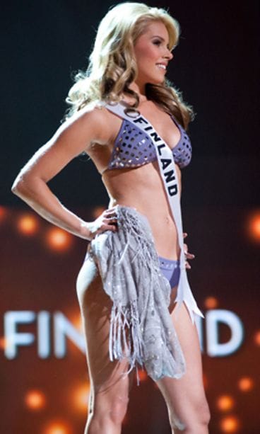 Viivi edusti näin Suomea. (Kuva: Miss Universe Organization)