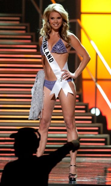 Tämä näytös ratkaisee, pääseekö Viivi finalistien joukkoon vai ei. (Kuva: Miss Universe Organization)