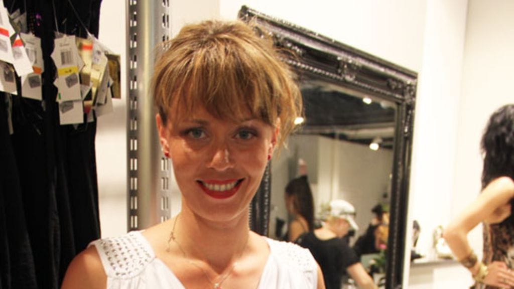 Kuvassa oleva Susanna Sievisen toppi aiheutti hämminkiä Sunny's Fashion -avajaisissa. (Kuva: MTV3)