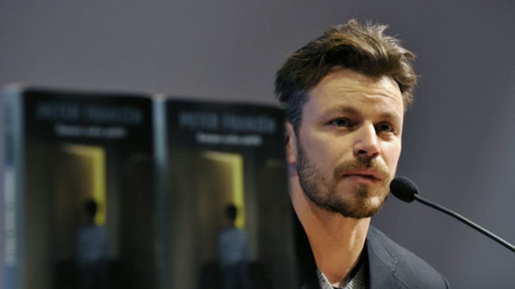 Näyttelijä Peter Franzénin esikoiskirja on ollut Suomen luetuimpia. (Kuva: Pekka Sakki/Lehtikuva)