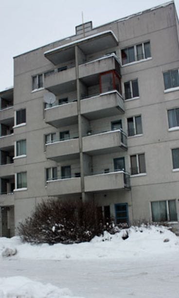 Viivi Pumpanen asuu Vantaalla tässä talossa. (Kuva: MTV Oy)