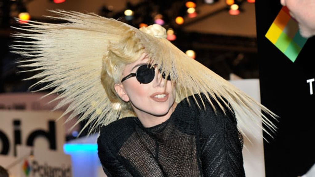 Lady Gaga riskeerasi henkensä oudon asun takia. (Kuva: Getty/All Over)