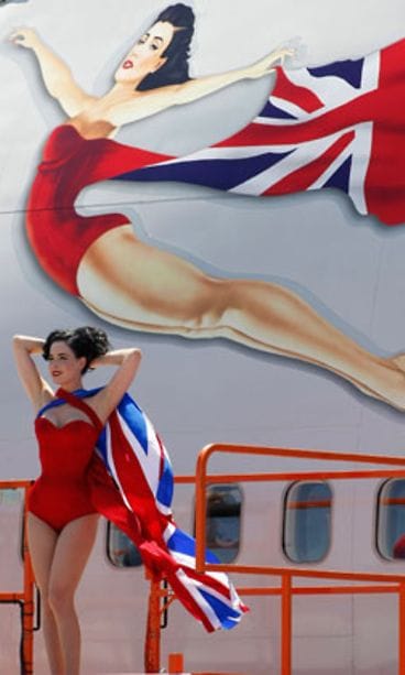 Dita Von Teese pääsi Virgin-yhtiön lentokoneen kylkeen. (Kuva: Getty Images)