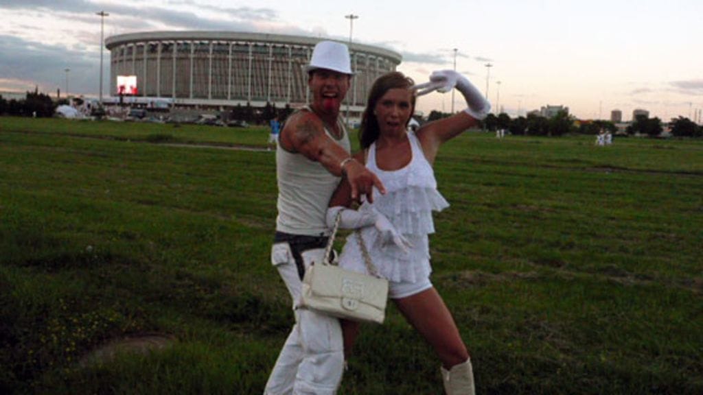 Kurhiset bileissä Pietarissa.