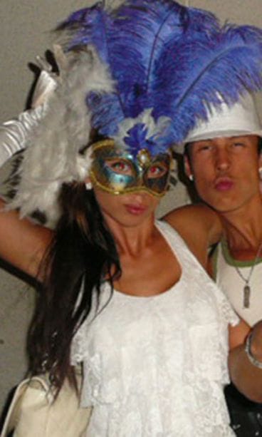 Kurhisilla näyttävä asu Pietarissa.