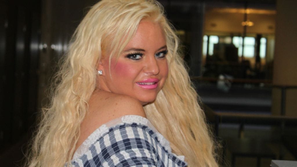 Johanna Tukiainen kertoi käyttäneensä mielialalääkkeitä, jotka vievät häneltä muistin alkoholin kanssa nautittuna. (Kuva: MTV Oy)