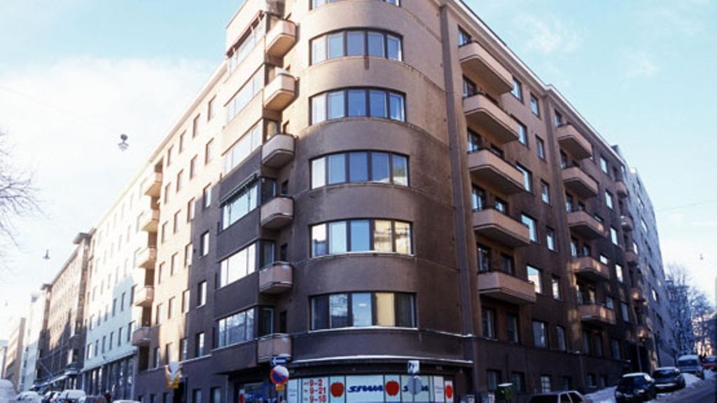 Ahtisaaret asuvat tässä talossa Helsingissä. (Kuva: Lehtikuva)