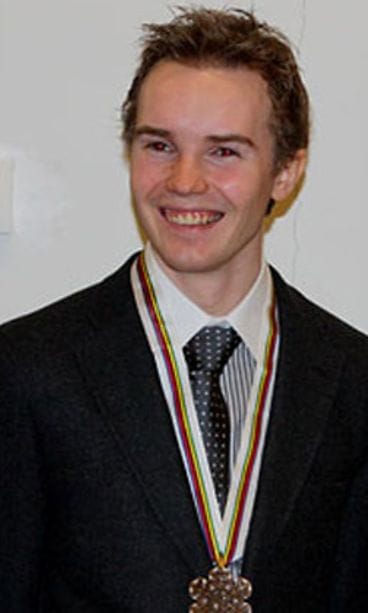 Harri Olli oli yhtä hymyä Olympiajoukkueen mitalikahveilla (Kuva: MTV Oy)