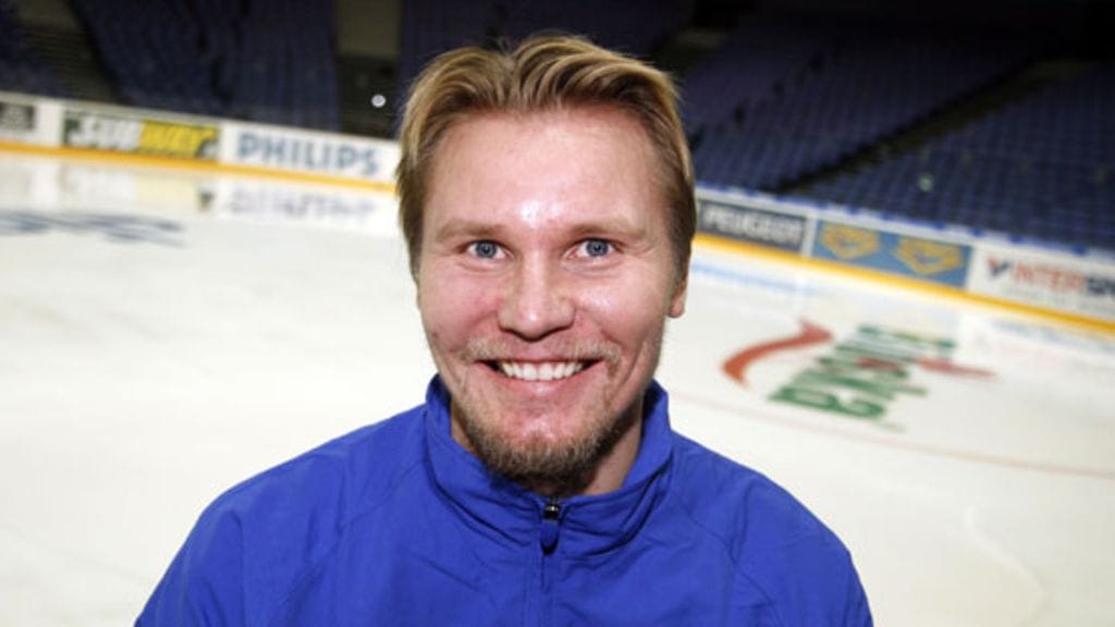 Maalivahti Jani Hurme odottaa itseltään ja koko joukkueelta parempaa. (Kuva: Markku Ulander/Lehtikuva)