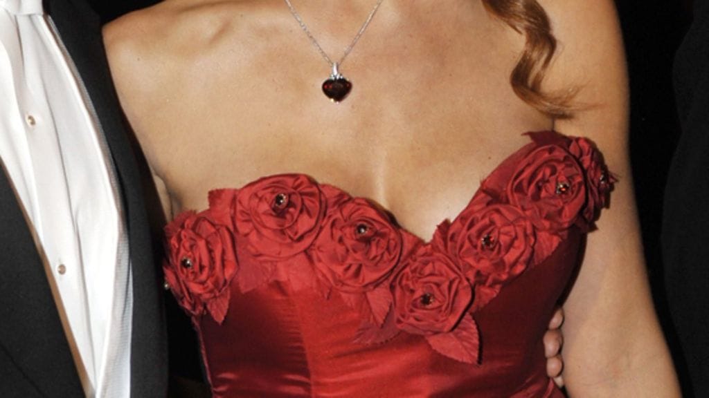 Hanna Peltosen antava kaula-aukko.