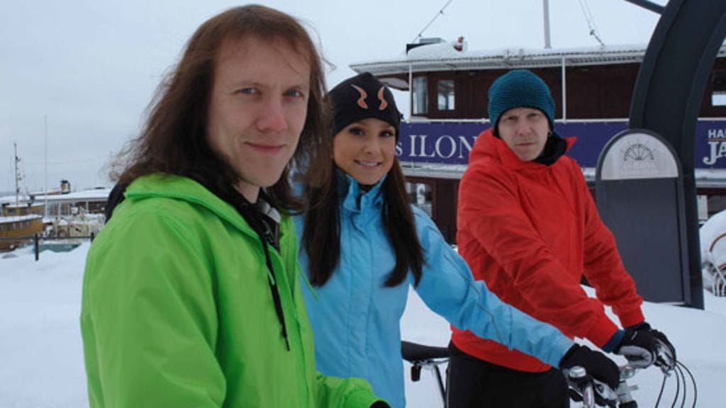 Apulannan Sipe Santapukki ja Toni Wirtanen kuntoilevat Karita Tykän juontamassa Elixirissä. (Kuva: MTV Oy)
