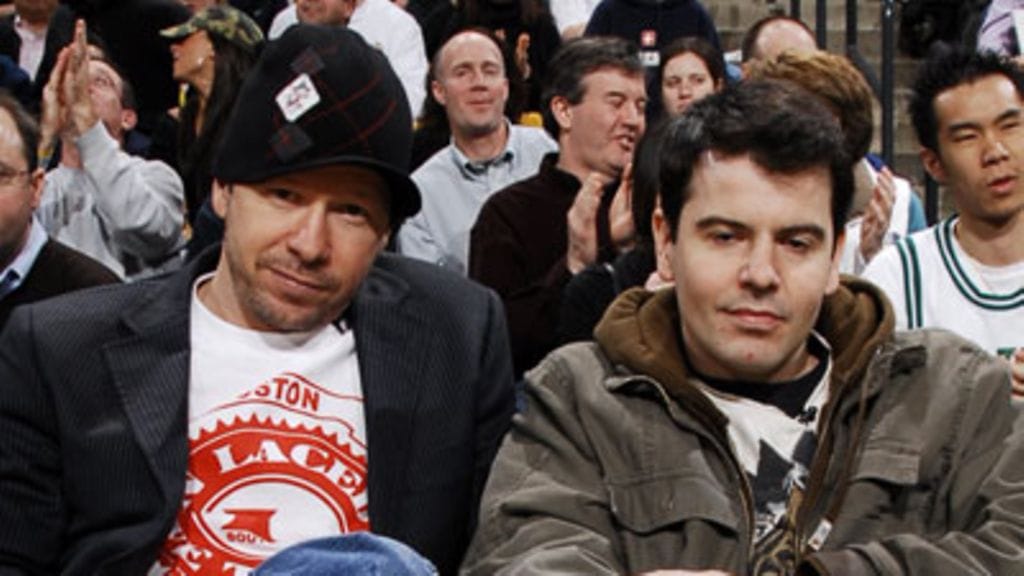 Donnie Wahlberg ja Jordan Knight kaivoivat soittimet pölystä. (Kuva: Brian Babineau/NBAE via Getty Images)
