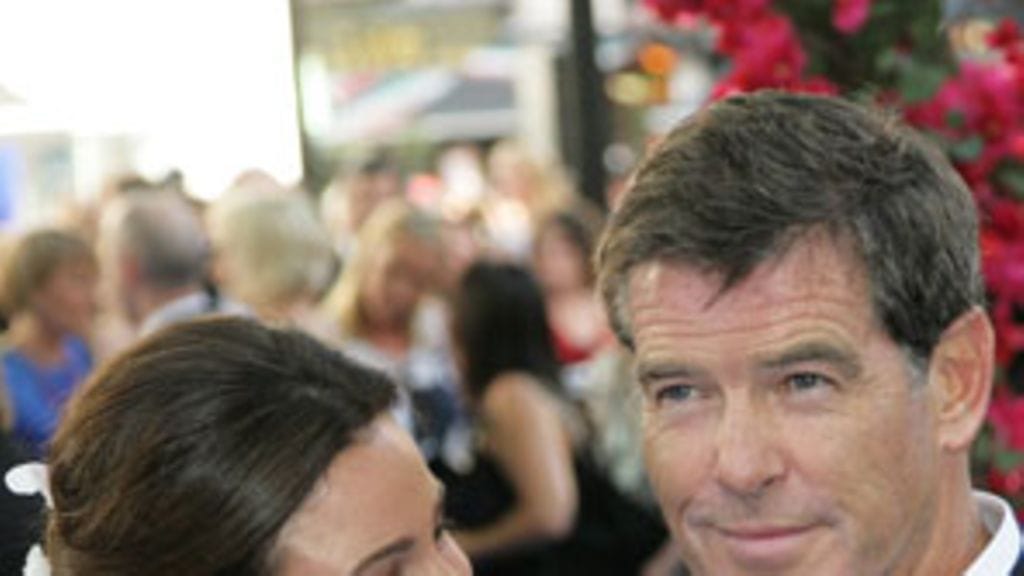 Keely Shaye Smith ja Pierce Brosnan. (Kuva: Dave Hogan/Getty Images Entertainment)