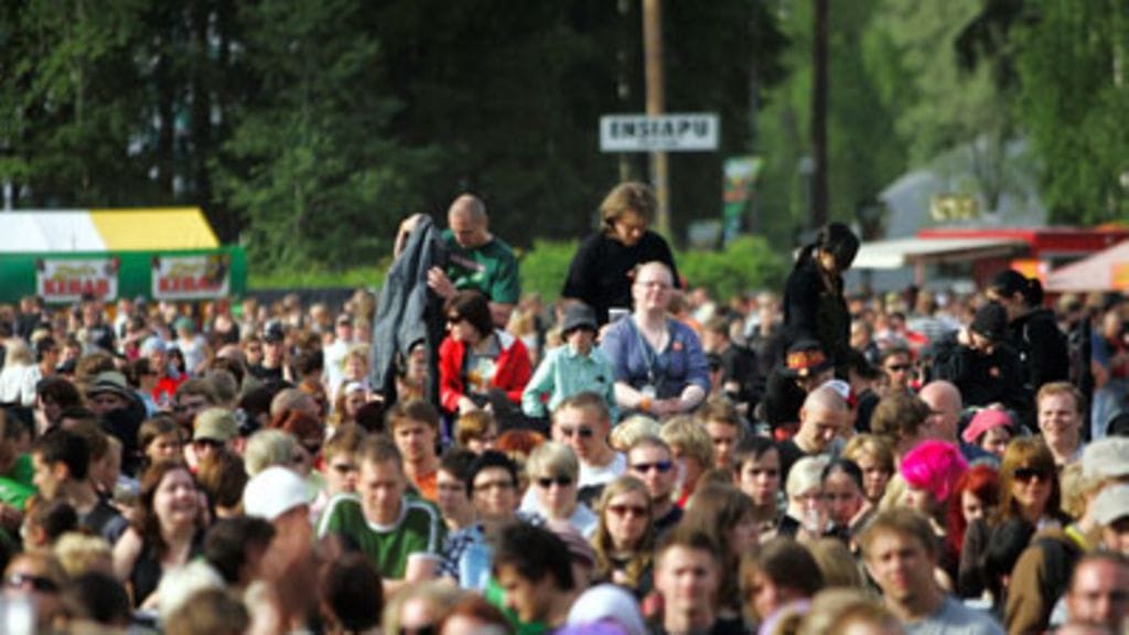 Provinssirockin yleisöä kesällä 2007. (kuva: Mikko Stig/Lehtikuva)