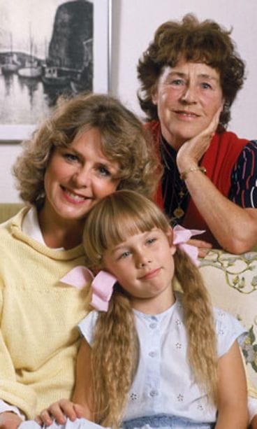 Pirkko Mannola perheineen (Kuva: Seppo Saarentola/Lehtikuva)