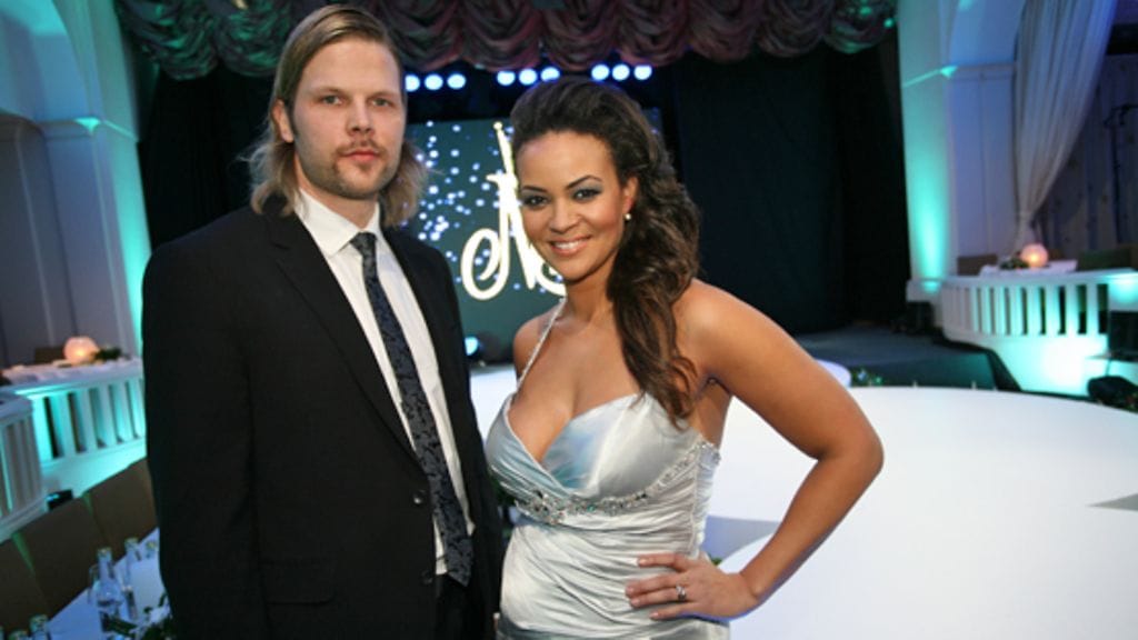 Lola Wallinkoski aviomiehensä Jarkon kanssa Miss Suomi 2011 -finaalissa.