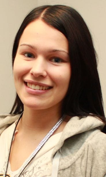 Sara Sieppi ilman meikkiä.