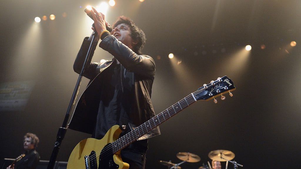 Fani suikkasi suukon Armstrongin suulle.