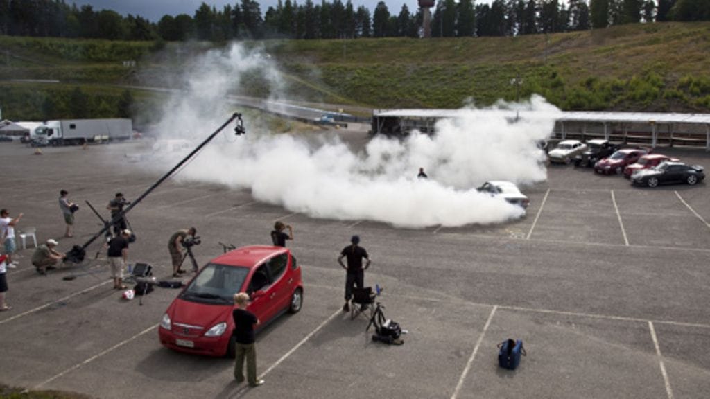 Renkaat sauhusivat Virittäjien kuvauksissa.