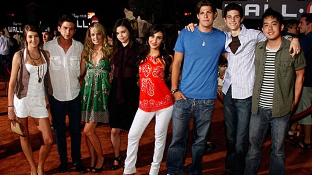 Salattu teinielämä -sarjan nuoret tähdet.