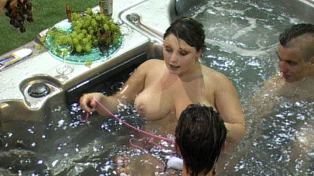 BB-Minna paljasti rintansa jo ensimmäisenä iltana. Kuva: Sub.