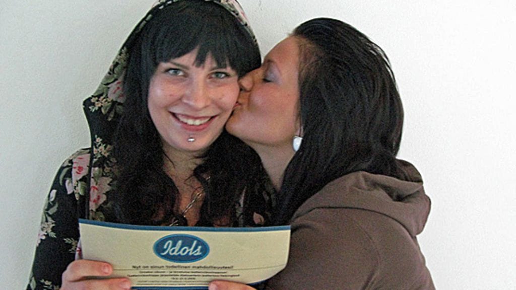 Idols-kilpailija Saara Markkula ja ystävä Päivi. (MTV OY)