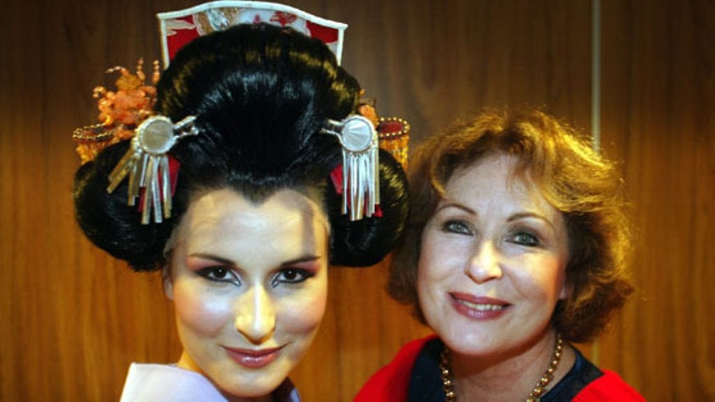 Maria ja Tamara Lund Madame Butterfly -näytelmän tiedotustilaisuudessa