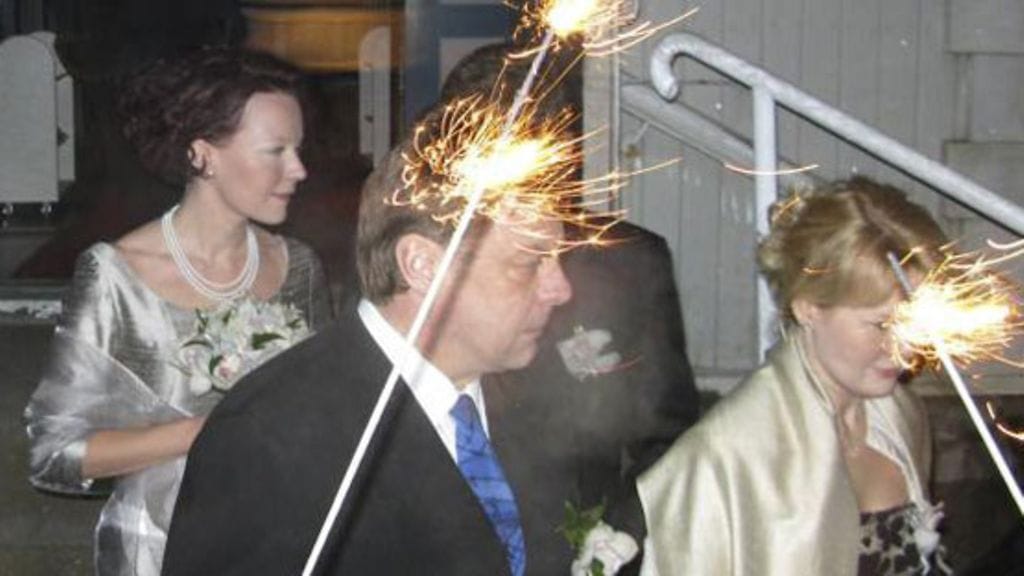 Sauli Niinistö vie vihille Jenni Haukion (Kuva: Tauno Östervik/Lehtikuva)