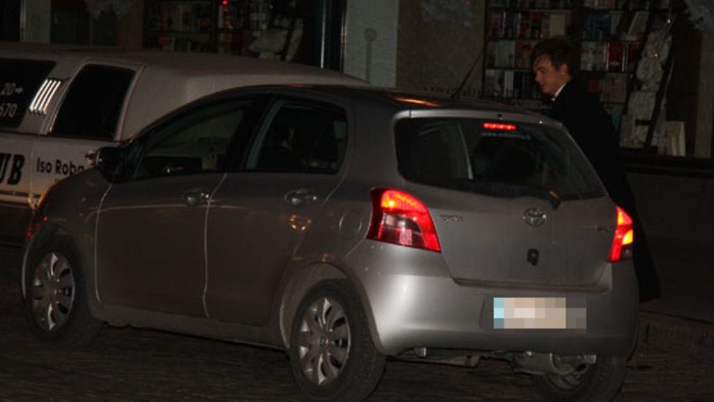 Panu Larnos lähtee jatkoilta (Kuva: MTV3)