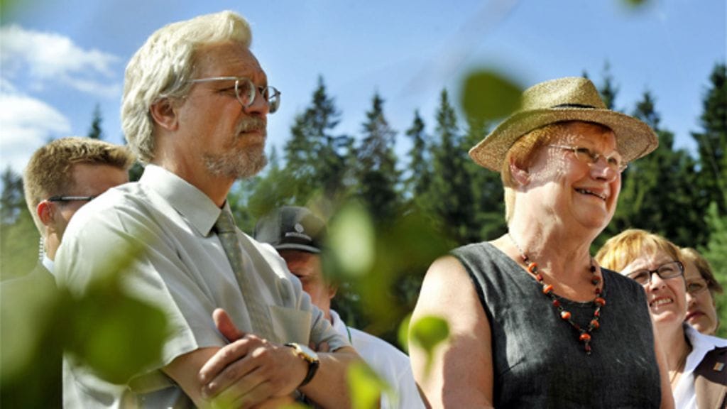 Tarja Halonen ja Pentti Arajärvi Farmari 2008 -maatalousmessuilla. (Lehtikuva)